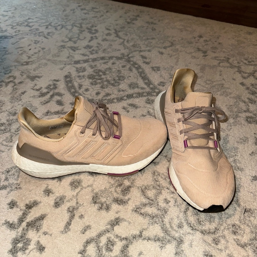 Adidas ultraboost 22 magic beige